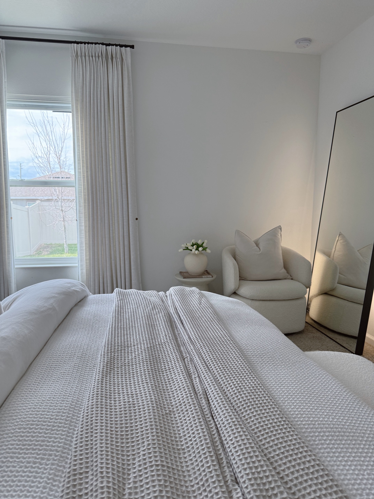 Neutral bedroom☁️🪽🛌

Rug size: 8x10
Pillow insert: 26x36
Pillow cover: 24x24
Indirect lighting: Natural white 


#LTKSeasonal #LTKHome #LTKU