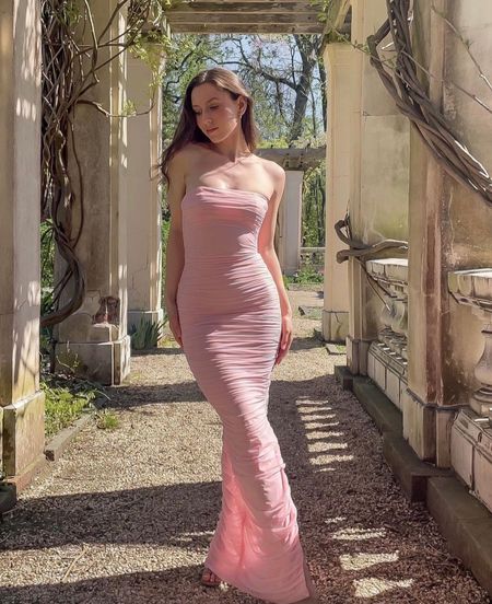 Spring is in the Air 🥀 #pinkdress #houseofcb #rucheddress #springstyle #springdress #formaldress

I think we’re going to be seeing lots of pink and ruching this spring. The exact and similar looks linked below.

#LTKeurope #LTKwedding #LTKFind