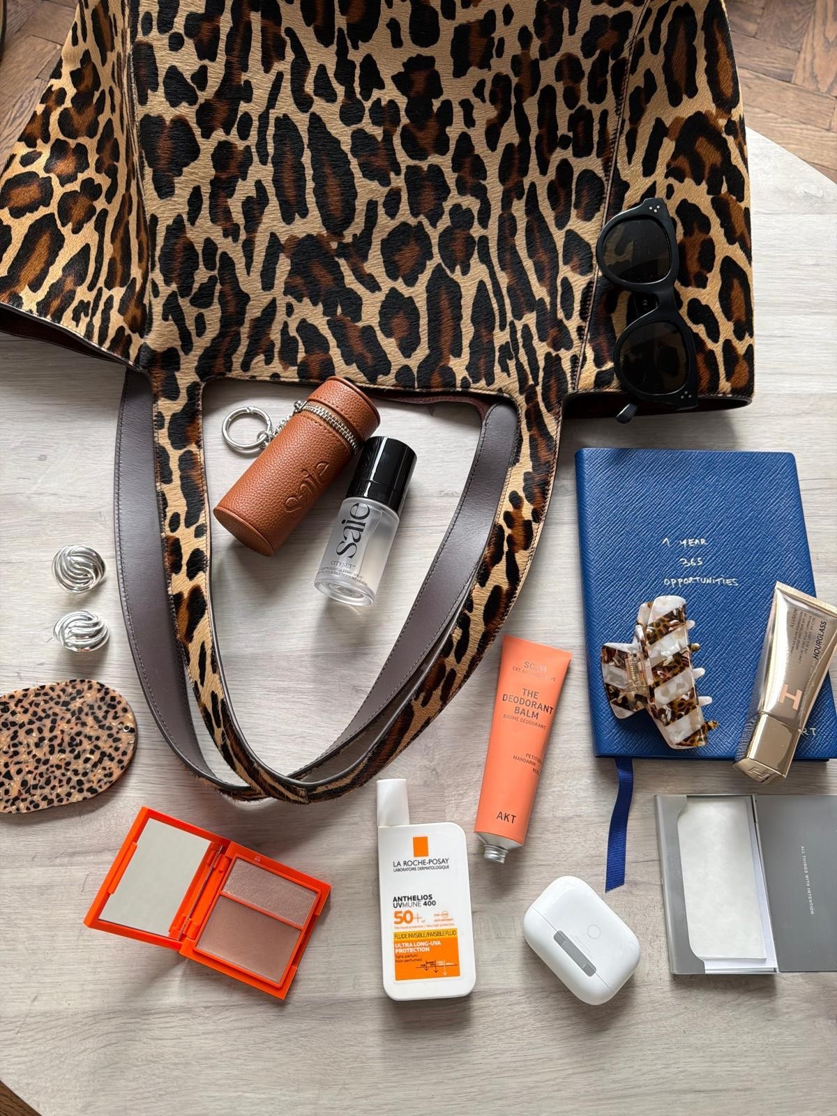 What’s In My Bag

beauty | Accessories | Home | Makeup | Hair | Glasses | Perfume | Book | Notepad 

#LTKworkwear #LTKuk #LTKbeauty