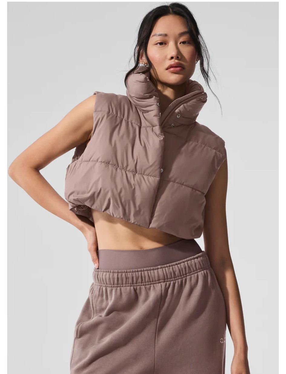 New puffer vest im OBSESSED! Perfect with leggings sweats or jeans. Love this new color by #aloyoga