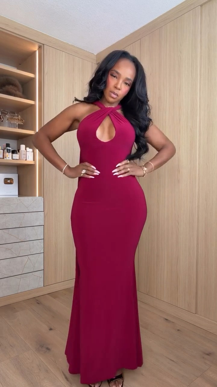 DATE NIGHT RED ❤️‍🔥

This is the kind of dress that makes the entire look for you. The twisted neckline + body-skimming fit is perfect for date night, weddings, anniversaries or any night you want to feel GOOD.

Wearing: Size Small | 5’4” | 140 lbs | 34D-27-40

Download the FREE LTK app & follow me (@kirasfashionfinds) to shop all my daily finds.

#LTKPetite #LTKDateNight #LTKStyle