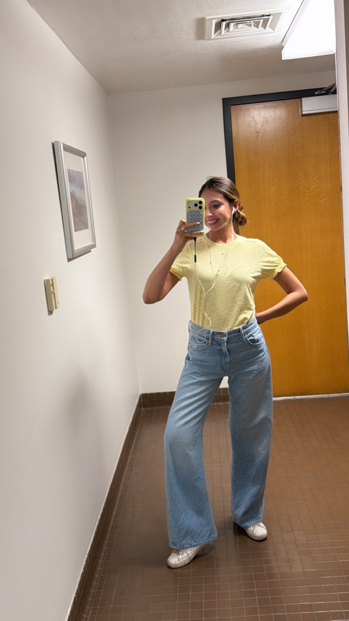 Butter yellow tee and mother barrel denim from their SNACKS! collection. 😍 My fave!!!! Wearing size 25, prob could have gotten a 24. Runs a little big.

#LTKdayinmylife #LTKootd