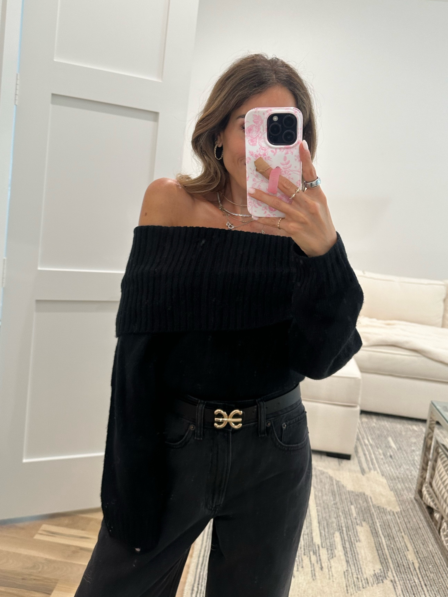 Black off shoulder sweater size xxs code afbelbel 

#LTKFindsUnder100 #LTKFindsUnder50 #LTKSaleAlert
