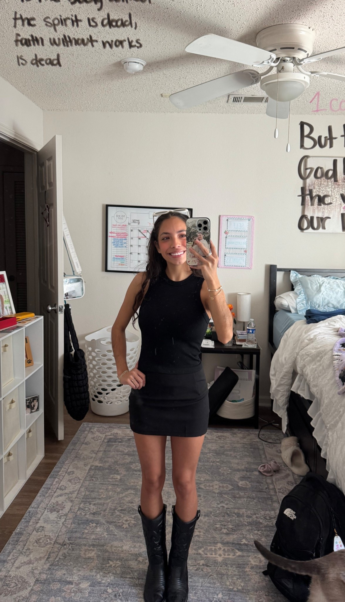 Black out game day

#LTKStyleTip