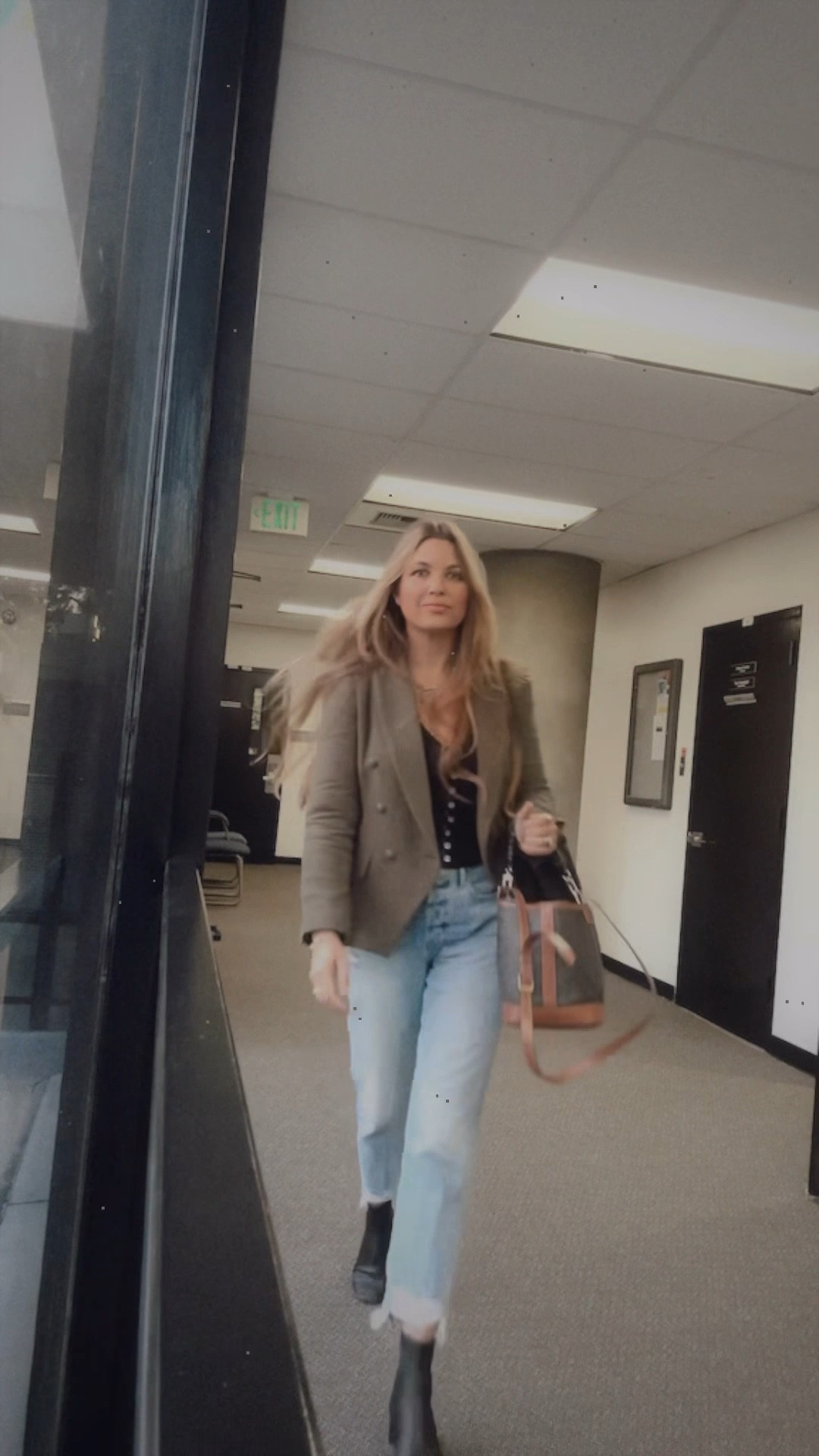 Work wear, blazer, straight leg jeans, black boots

Headed home after a 10 hour teaching day ⚡️
Blazer: 6
Jeans: 27
Top: medium 


#LTKworkwear #LTKGiftGuide #LTKHoliday