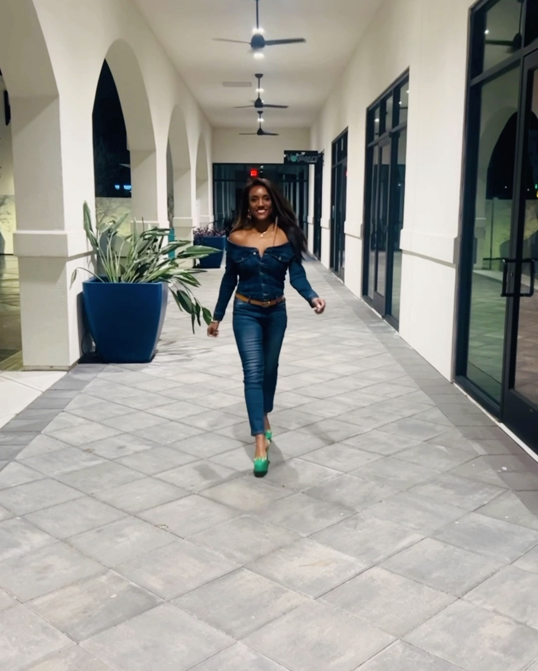 Refresh your denim wardrobe with the newest looks from @venus . So many fun pieces that transition well from day to night. Click the link in bio under Linktree to shop my @venus storefront. Save an additional 15% off at checkout.

@venus #OOTD #VenusDenim #VenusStyleSquad

#LTKShoeCrush #LTKStyleTip #LTKFindsUnder50