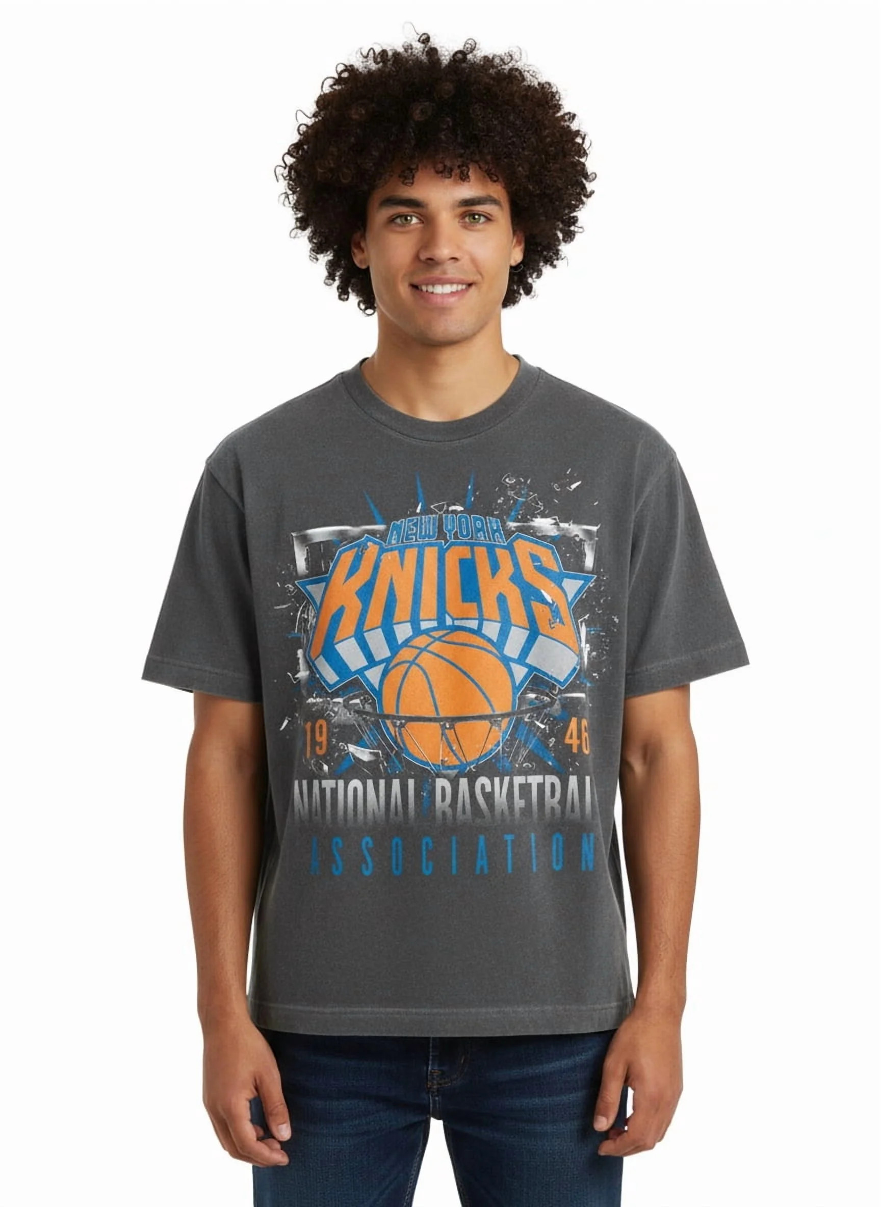 NBA New York Knicks Boxy Fit Mineral Wash Graphic Tee Shirt, Men's Sizes XS-4XLT | Walmart (US)