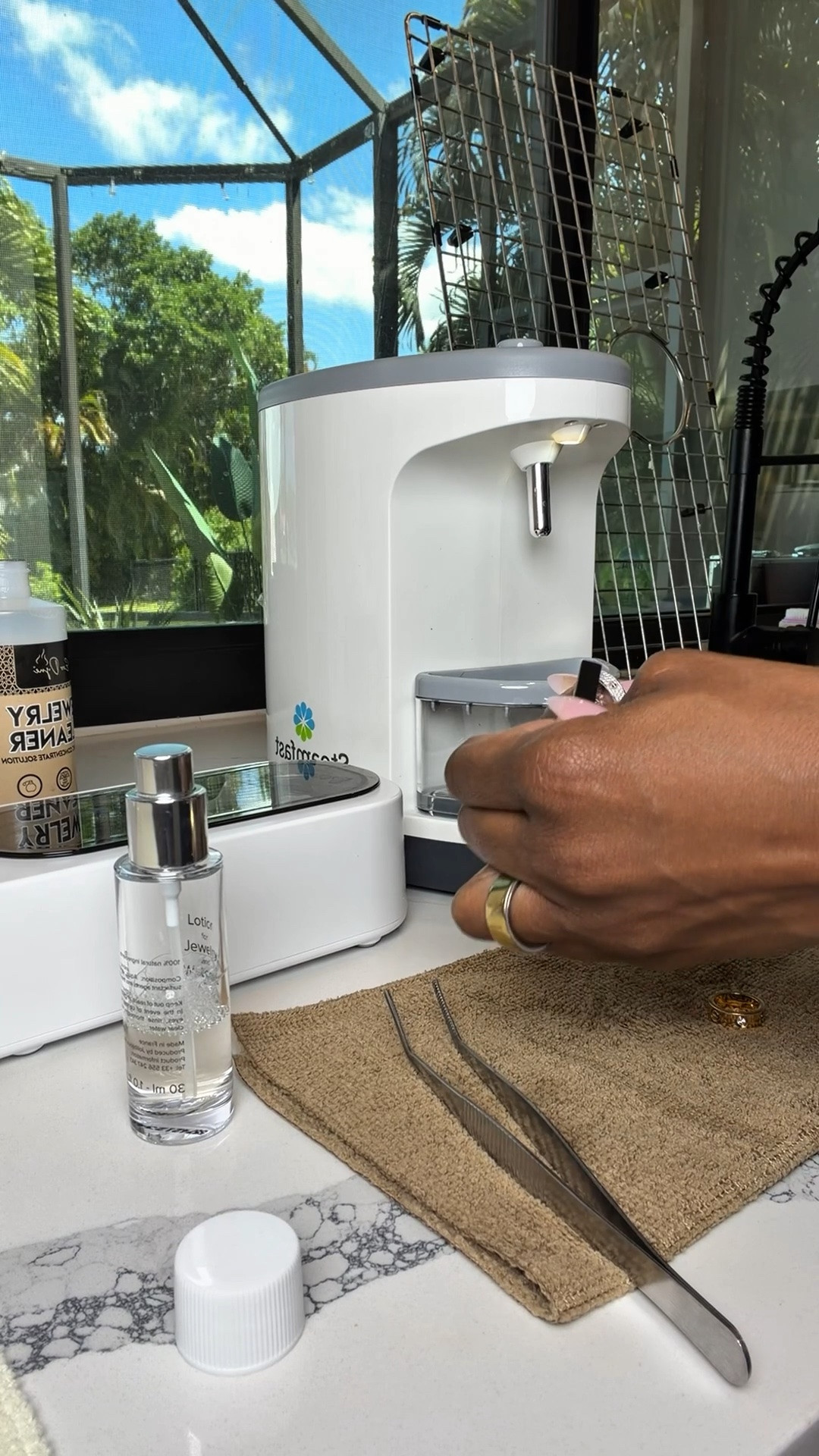 Scroll to shop! ✨ My favorite jewelry cleaner. Everything is linked below.👇🏾

Desliza para comprar. ✨ Mi limpiador de joyas favorito.

📲 Download the free LTK app & follow me @kirasfashionfinds to shop all my daily finds.

#LTKHome #LTKvlog #LTKdayinmylife