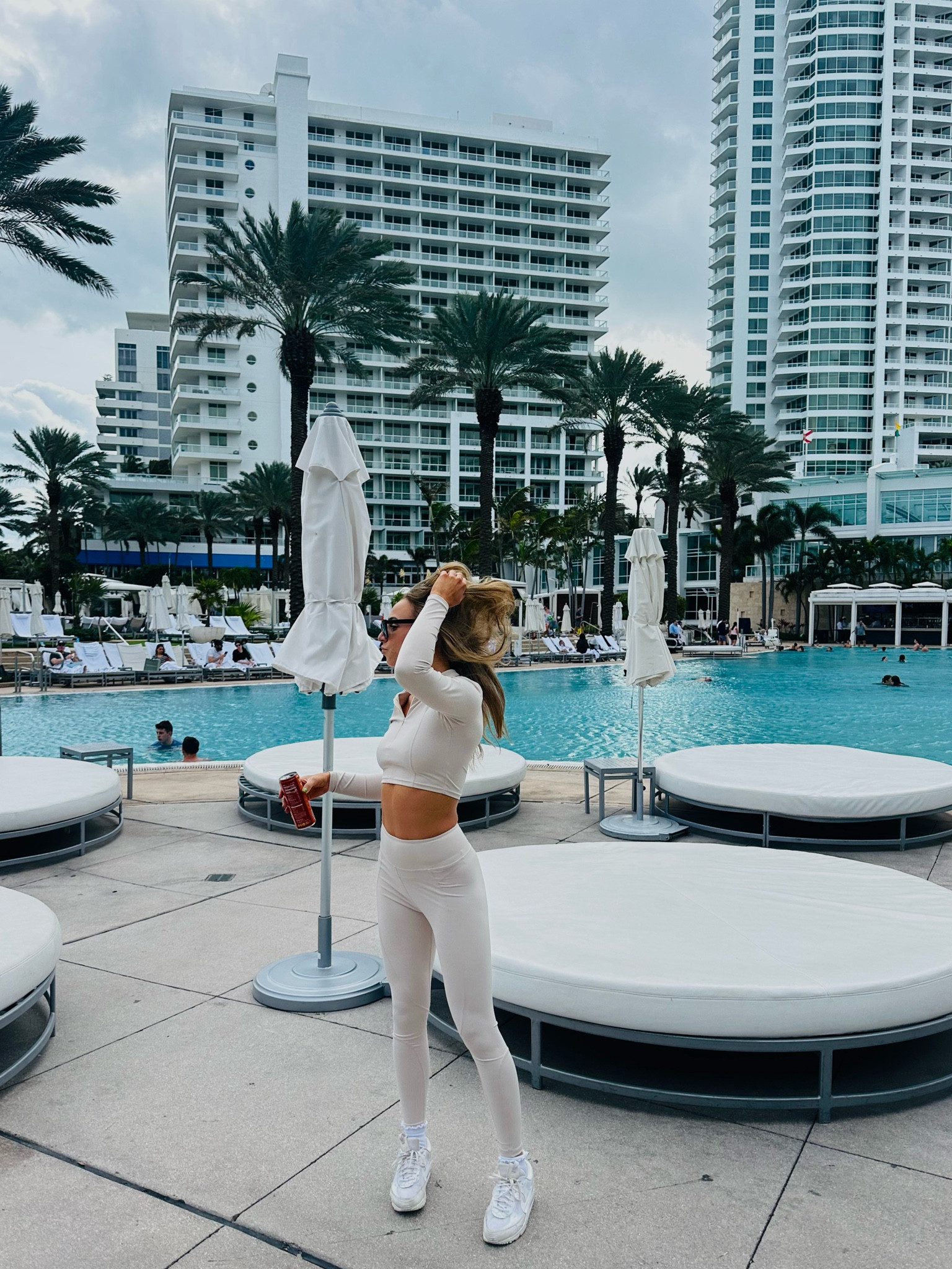👋🏻☀️

#LTKMostLoved #LTKbeauty #LTKfitness