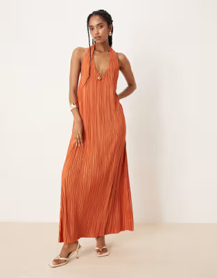 ASOS DESIGN – Plissiertes Maxikleid in Rostrot mit Neckholder | ASOS (Global)