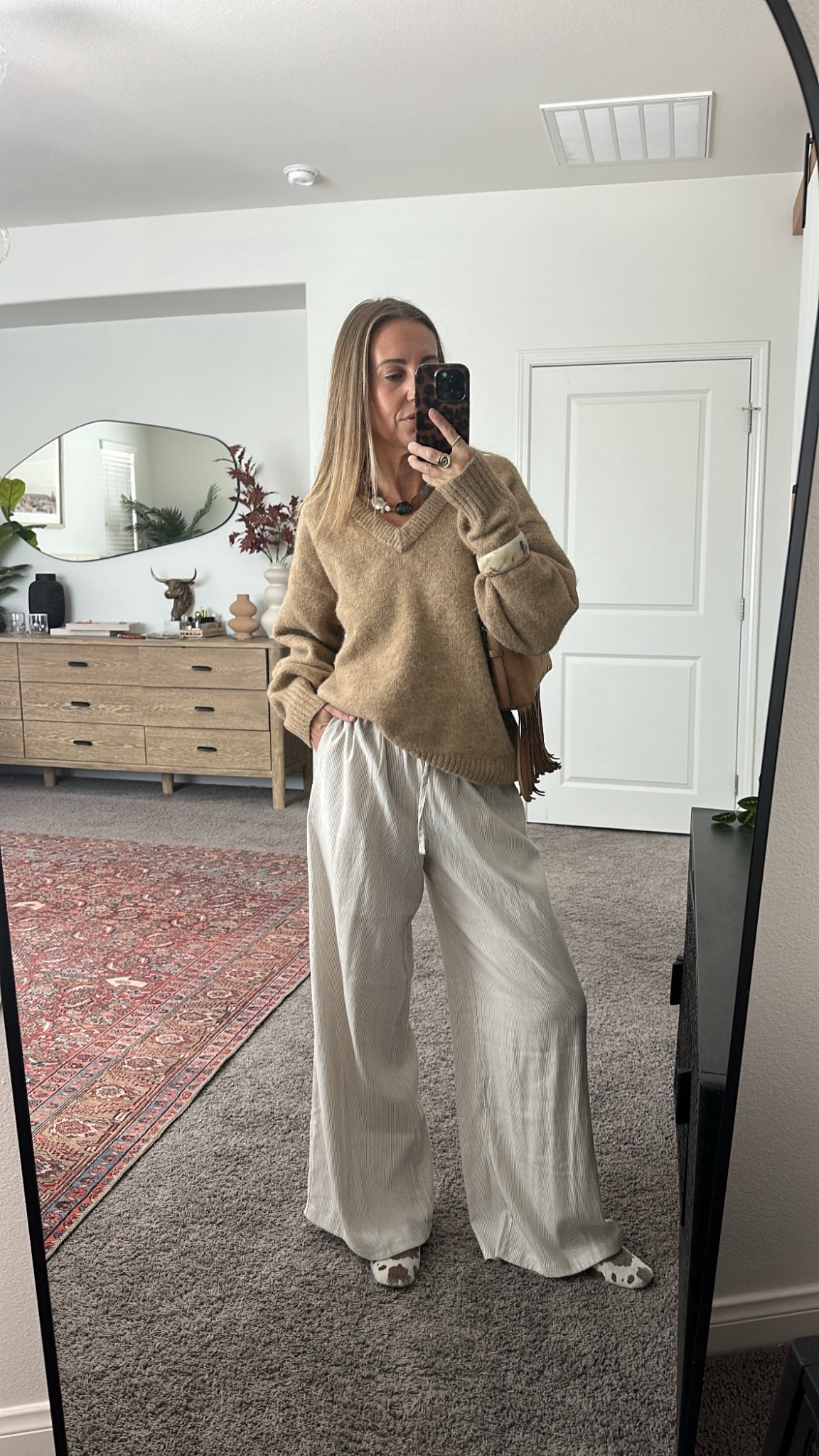 Sweater 50% off right now! So cozy and chic 

#LTKgrwm #LTKFindsUnder100 #LTKootd