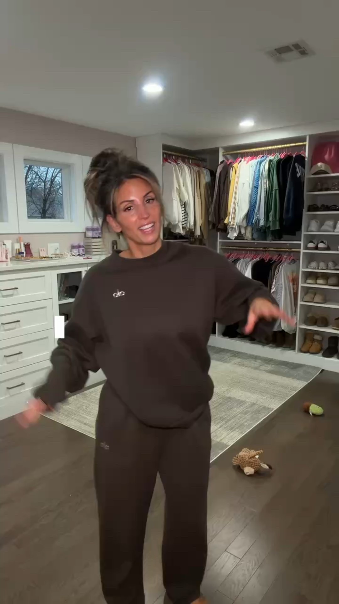 Spend the day with me!! Wearing my favorite alo set! great gift idea too! 

#LTKGiftGuide #LTKmomlife #LTKHoliday