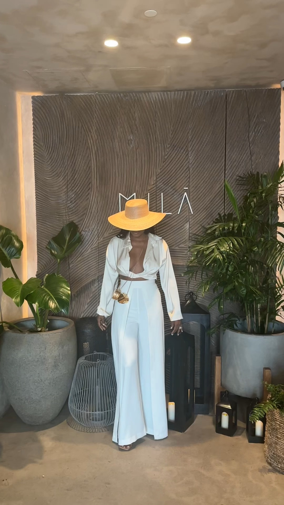 Brunch Outfit

Hat: See below 
Trousers: @after5lux 
Top: @hm 
Shoes : See below
Bags: See below -  Shapes Octagonal and Apple. 
