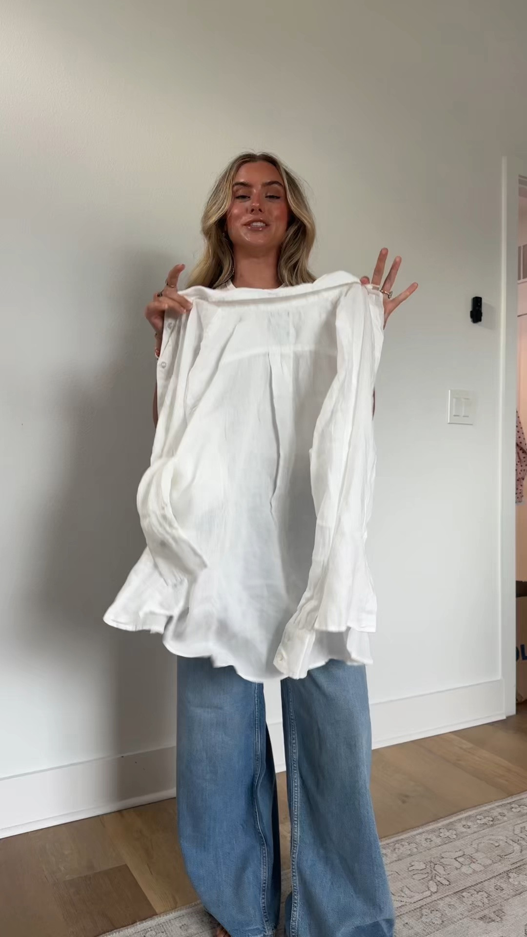 @gap size S 100% linen oversized shirt. Soft linen shirt in an oversized fit and tunic length.
Spread collar, button front.
Long sleeves with drop shoulders and button cuffs.
Chest patch pocket.
Shirttail hem.

#LTKootd #LTKSaleAlert #LTKSeasonal
