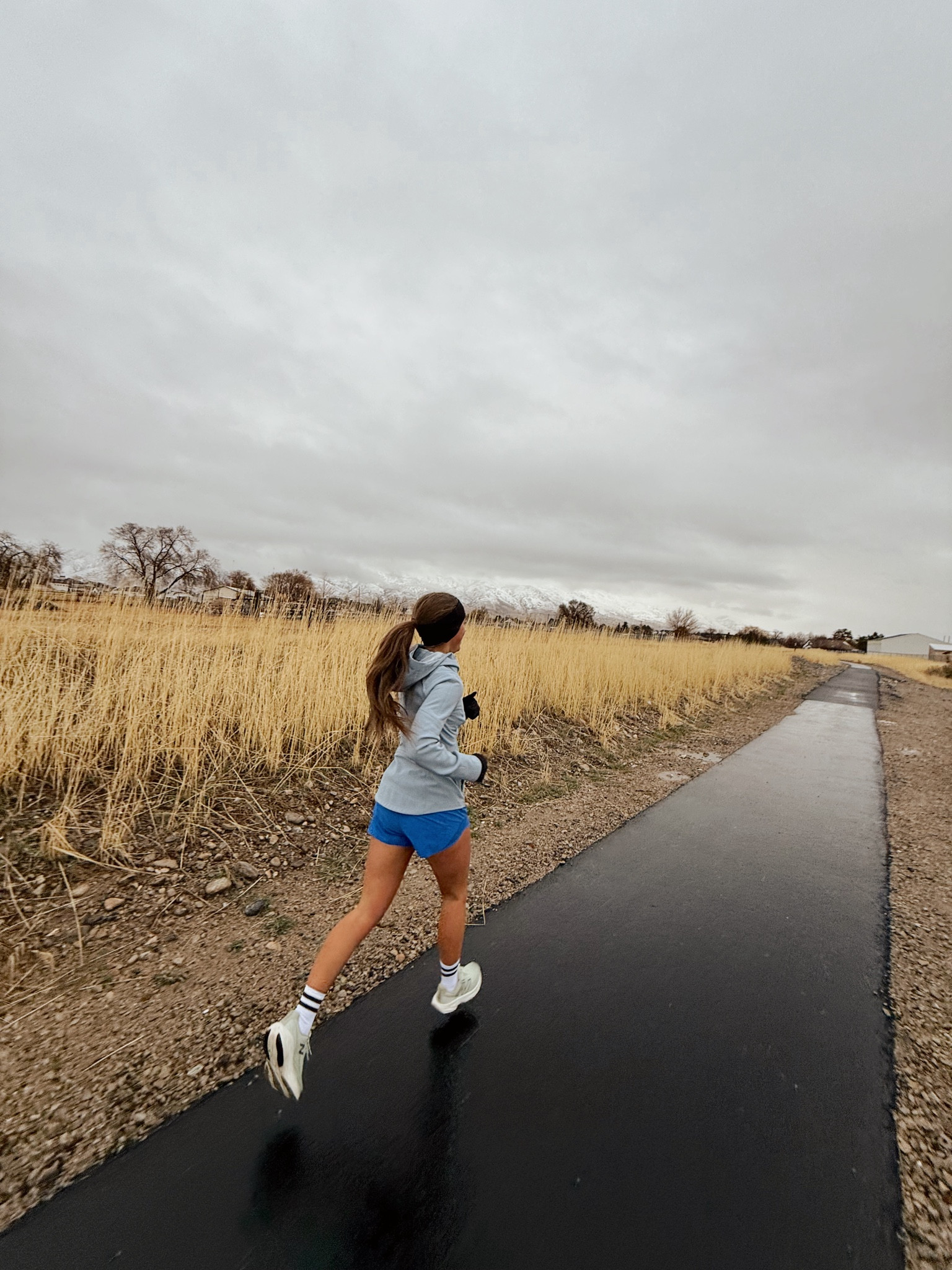 this jacket is the BEST for the rain & snow! i’m wearing an XS in the jacket, 4 in the bra, and 6 in shorts!

#LTKStyleTip #LTKFitness #LTKActive