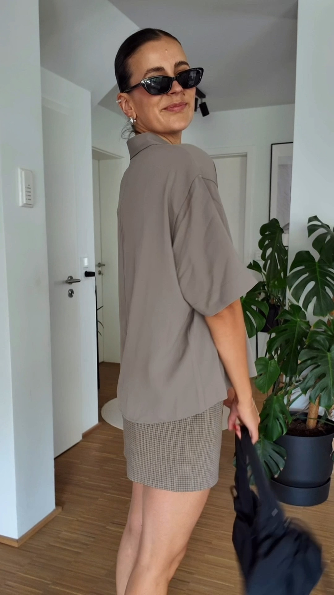 an warmen tagen setze ich auf eins: luftig 🤝
… ab 30 grad bin ich dann auch raus – da heißt es nur noch: überleben 😂
welchen look würdet ihr tragen?

#LTKdeutschland #LTKsummer #LTKstyletip