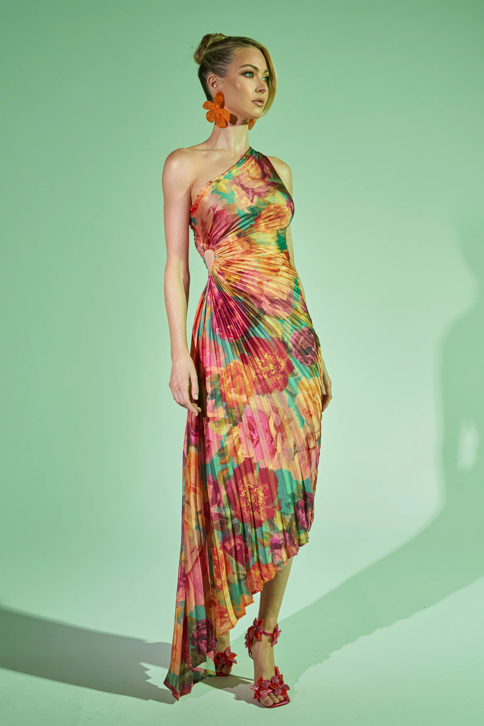 GARDEN FLORAL PLEATED MIDI DRESS | AKIRA
