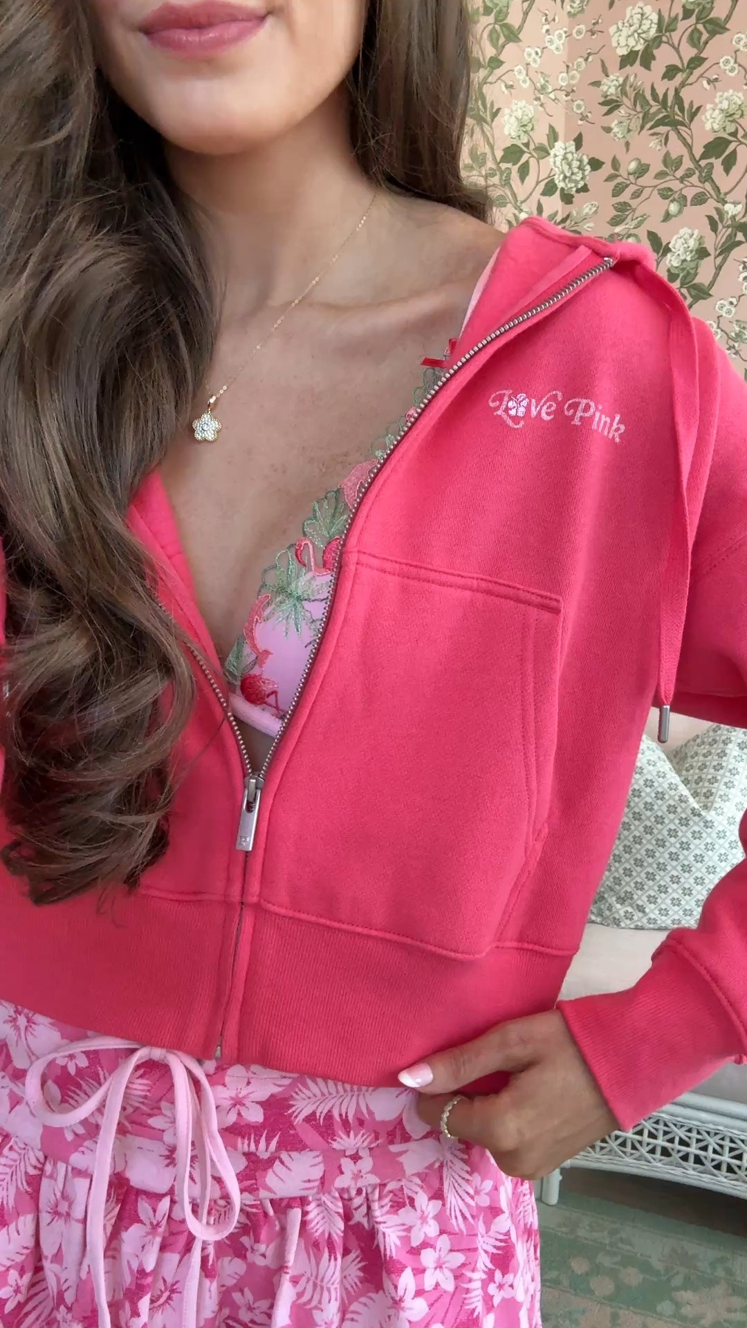 Hotter Than A Heatwave @vspink new collection!🌺 #PINKpartner

#LTKootd #LTKSeasonal