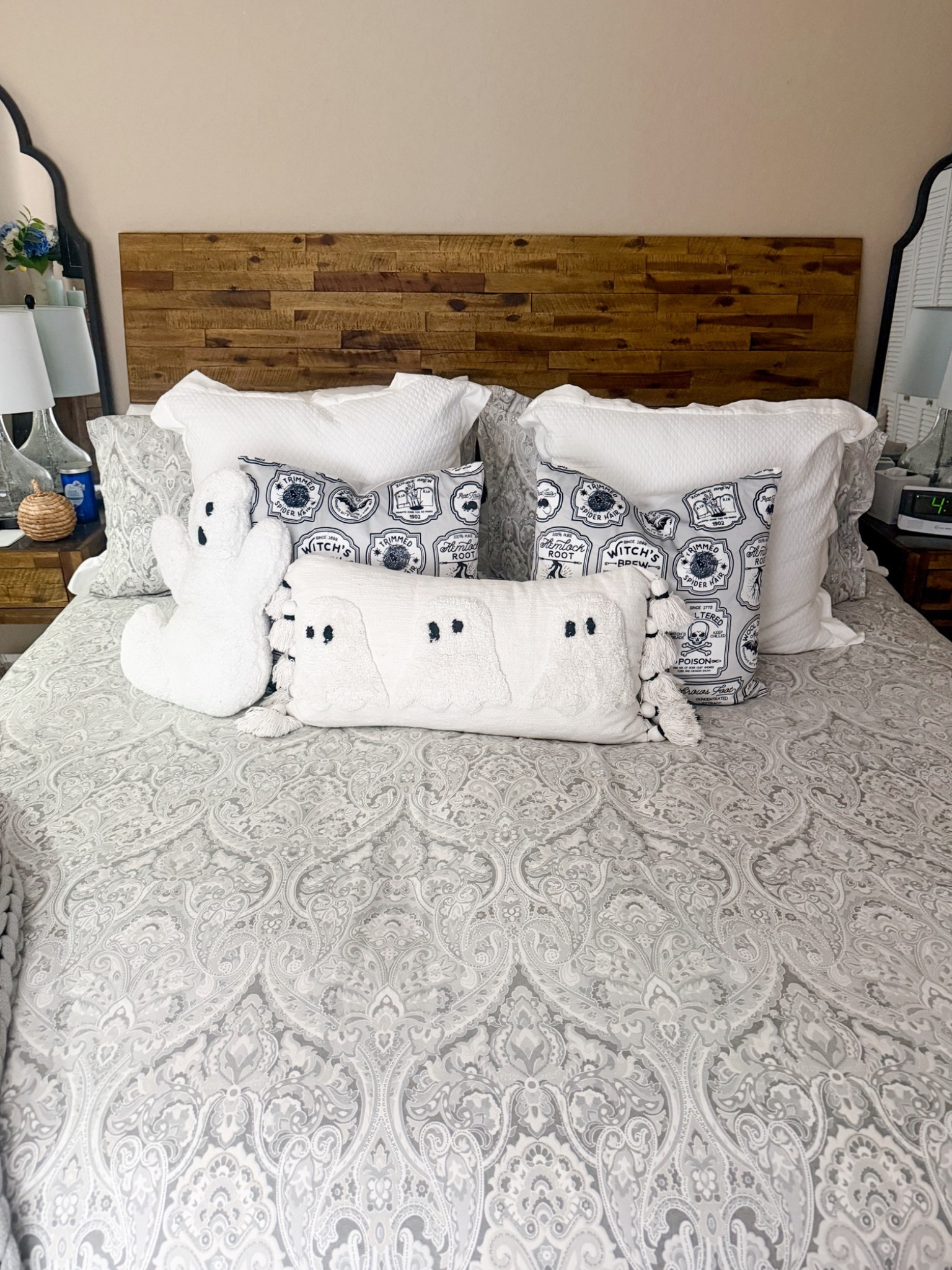 Halloween in the bedrooms too cause I love Christmas bedroom so fall Halloween starts setting the mood. #ghostpillow #halloweenbedroom #halloweendecor #fallbedroom

#LTKdayinmylife #LTKSeasonal #LTKHome