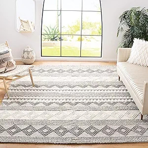 SAFAVIEH Natura Collection Area Rug - 5' x 8', Grey & Ivory, Handmade Moroccan Boho Tribal Wool &... | Amazon (US)