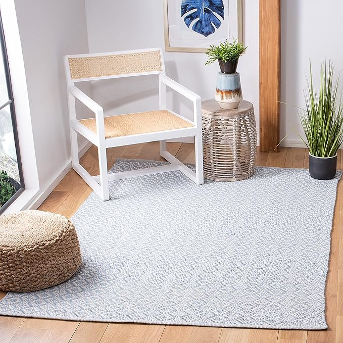 Safavieh Montauk Collection MTK716B Handmade Cotton Area Rug, 4' x 6', Ivory / Light Blue | Amazon (US)