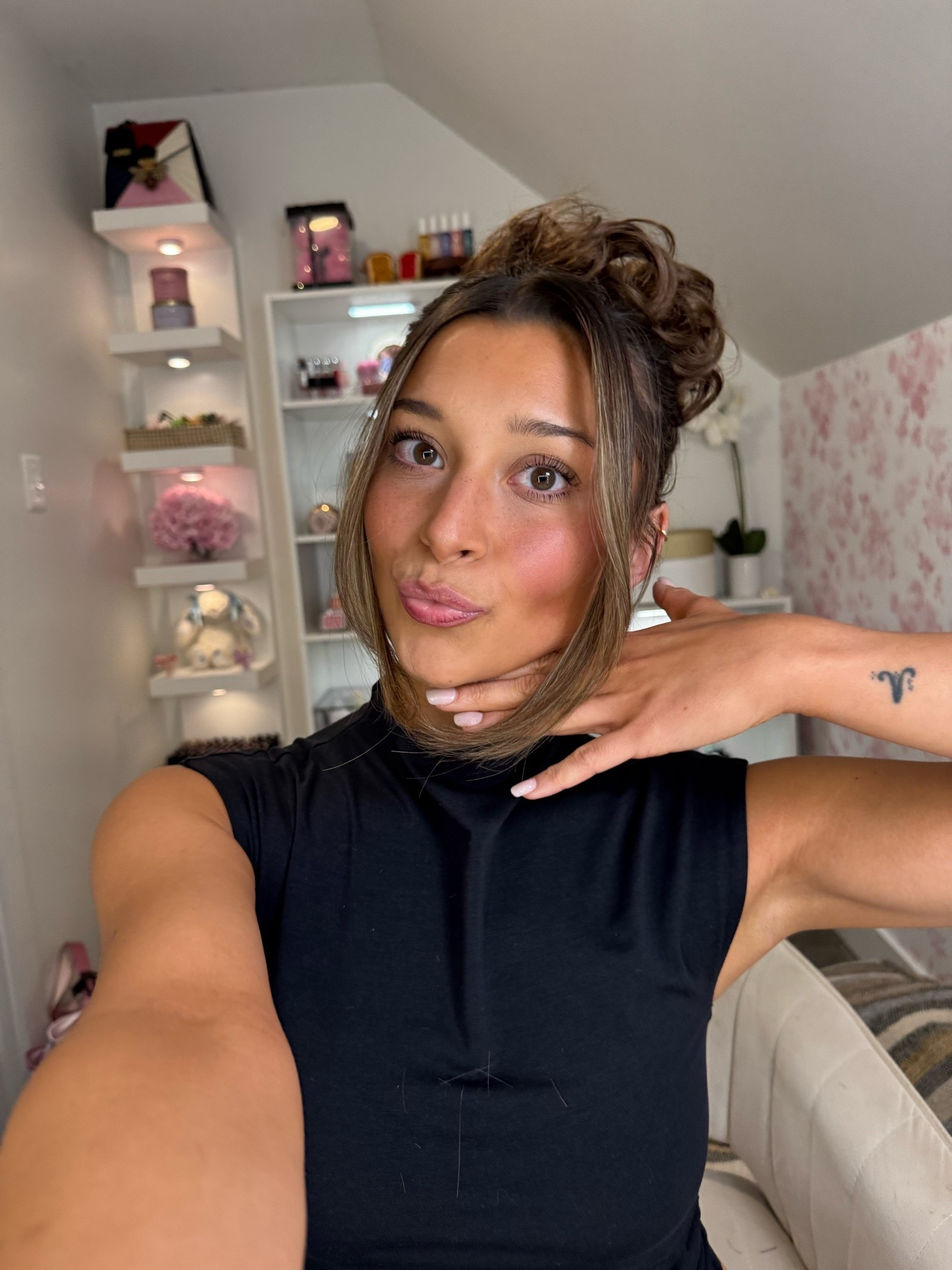 Quick & easy updo hairstyle hack : messy bun

#LTKgrwm #LTKootd #LTKBeauty