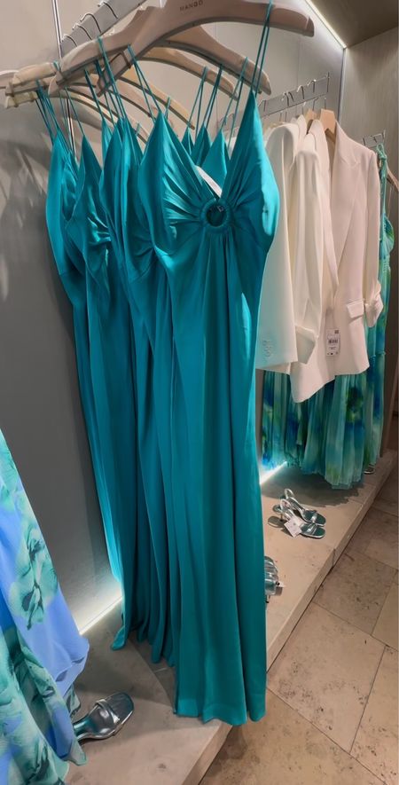 I'm in love with this blue dress! Perfect for daytime events or celebrations! The color is stunning and so vibrant, just like the material ✨✨

#LTKstyletip #LTKspring #LTKsummer
