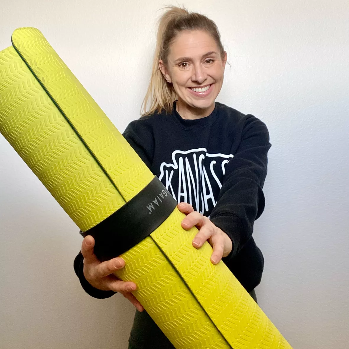 Gaiam Yoga Mat Strap Slap Band - Keeps Your Mat Tightly Rolled and