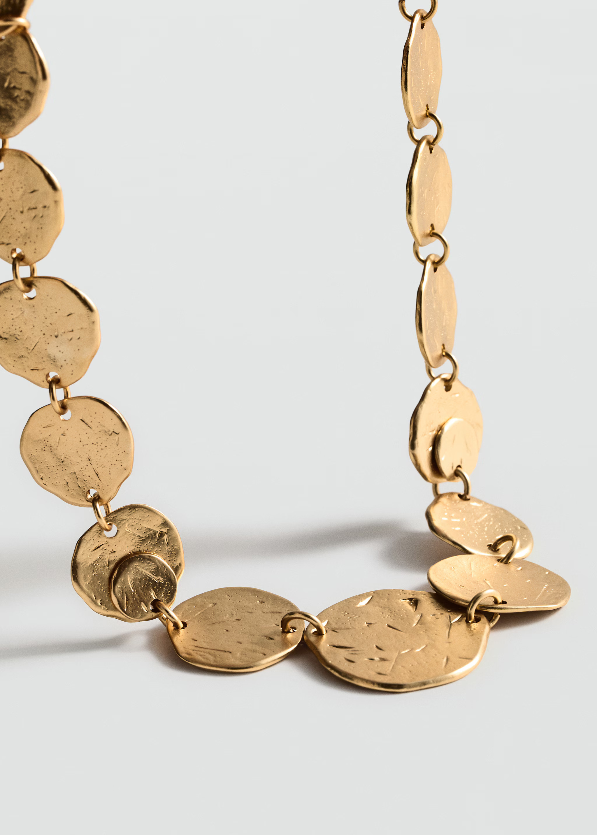 Halskette mit Münzanhänger | MANGO (DE)