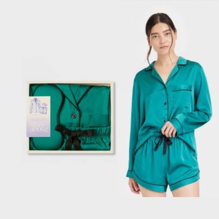 Give the gift of this gorgeous satin green PJ set this year 🎄💚🌲🧤

#LTKSeasonal #LTKHoliday #LTKGiftGuide