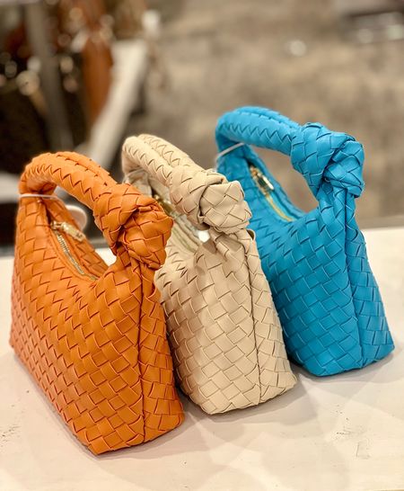 The perfect spring/summer bag, good size to hold your necessities. Love the colors. 


#LTKfindsunder100 #LTKstyletip #LTKitbag