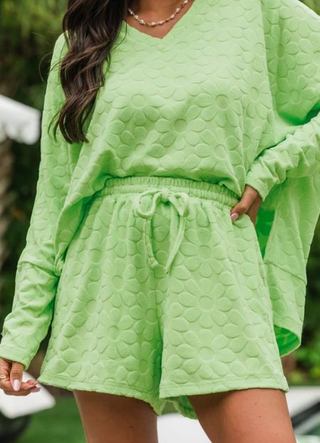 Outfit of the day

#pinklily #pinklilyfinds #summeroutfit #springoutfit #mothersday #ootd #vacationoutfit #casual #homeoutfit #comfy #green #floral #bestsellers #newarrivals #style #fashion #popular #favorites #moms #momoutfit

#LTKSeasonal #LTKStyleTip #LTKFitness