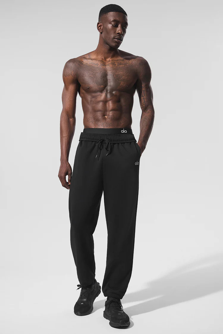 Model is 6'3” wearing MModel is 6'3” wearing MWearing Size MediumModel is 6'3”, with a 40... | Alo Yoga