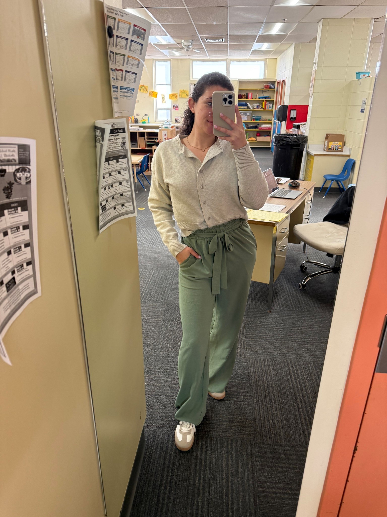 Simple and easy 

#LTKmomlife #LTKWorkwear