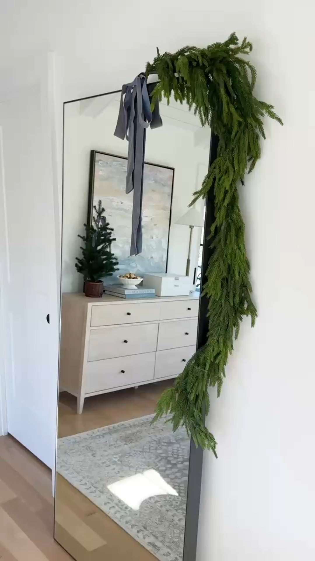 Shop my neutral bedroom decorated for Christmas! 


#LTKHoliday #LTKSeasonal #LTKHome
