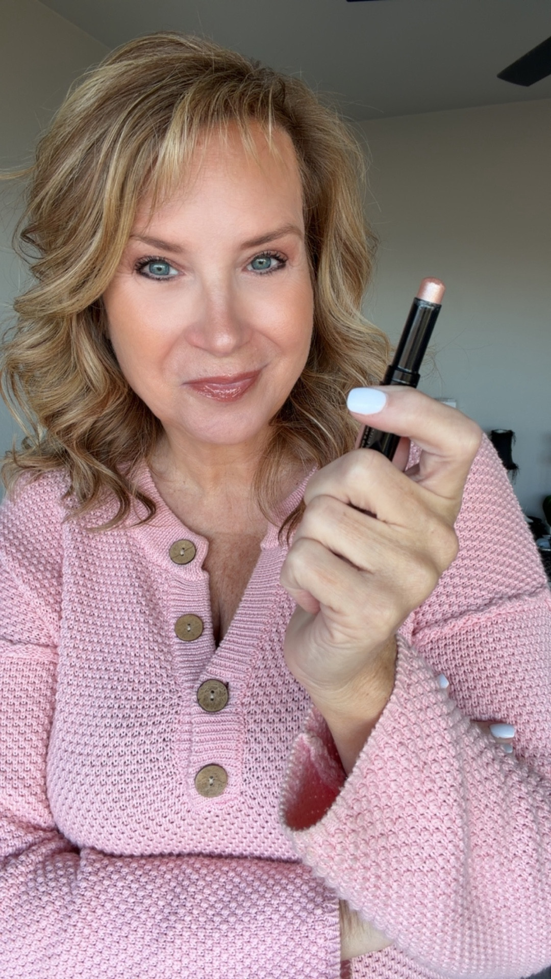 Glitter eye shadow that truly makes eyes glow better ✨ and turns a classic, simple makeup look into bright, cheerful eyes with just one swipe.

👉 Click the shopping cart

#LTKmomlife #LTKOver40 #LTKFindsUnder50