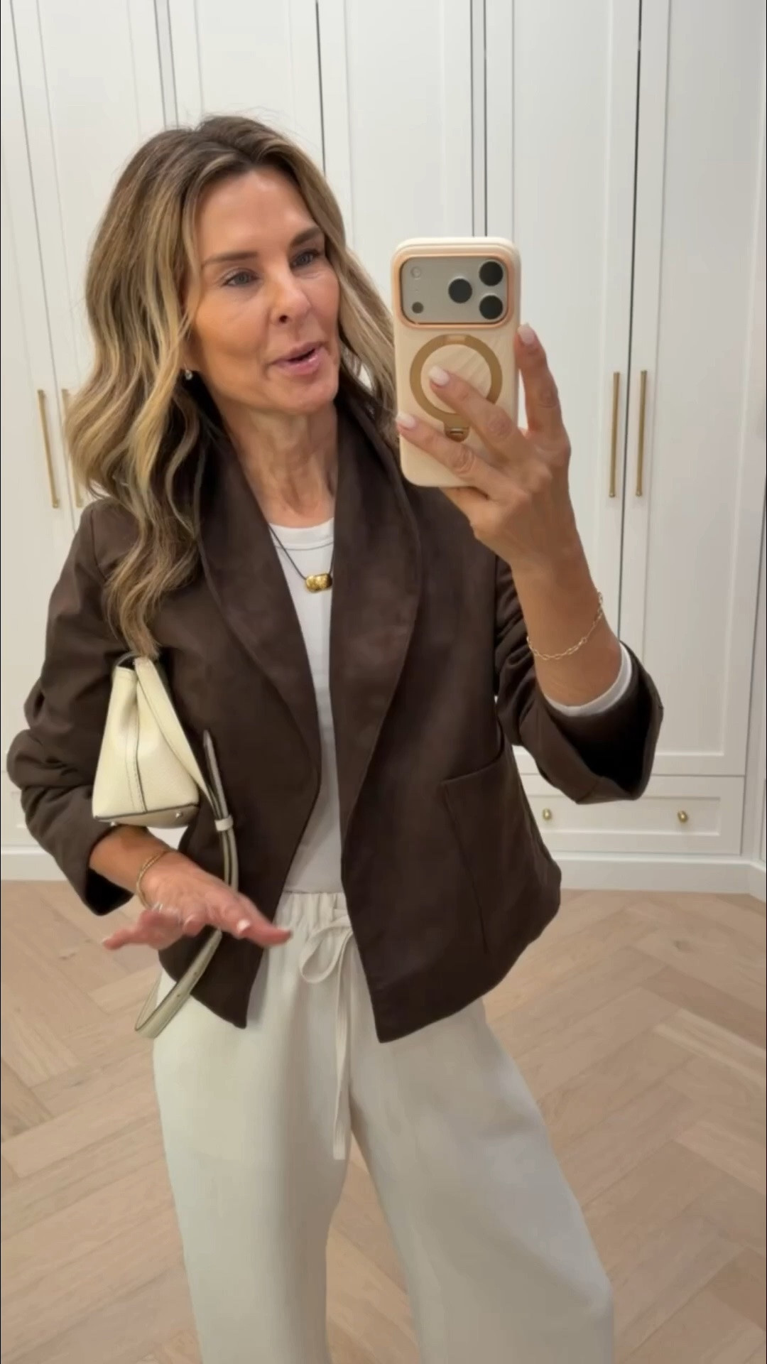 New drop @Splendid x cella Jane blog
-Wearing xs in the suede icon coat
-Xs in the longsleeve tee but I would like a small better 
-Lodge pant XS