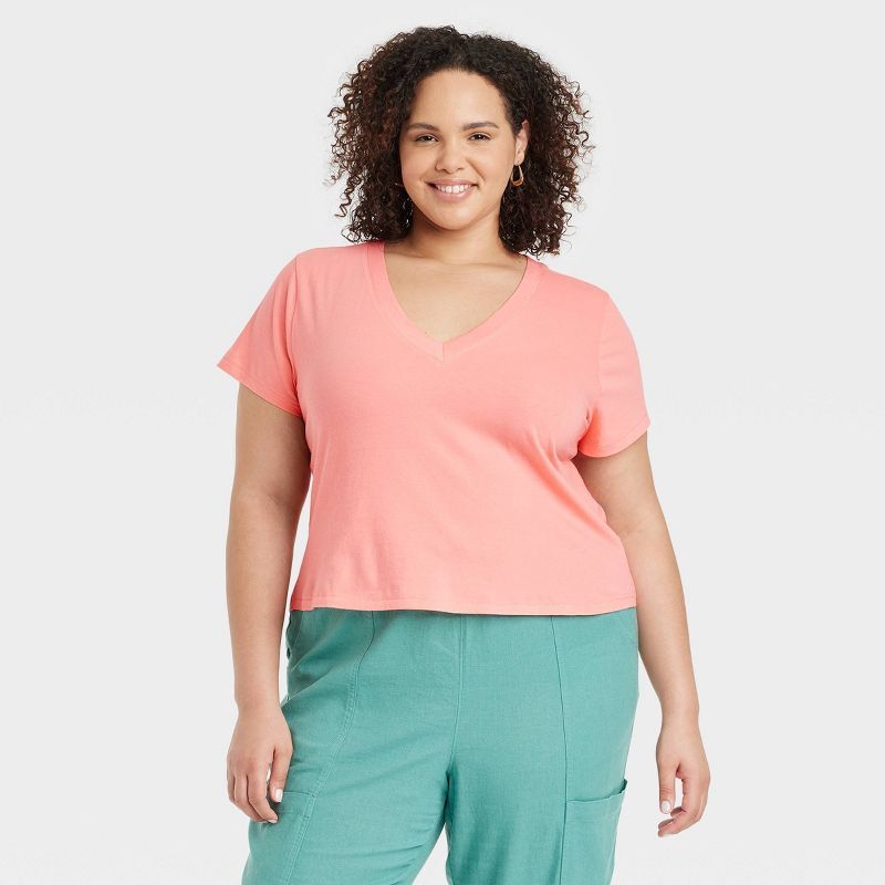 Women's Shrunken Short Sleeve V-Neck T-Shirt - Universal Thread™ | Target