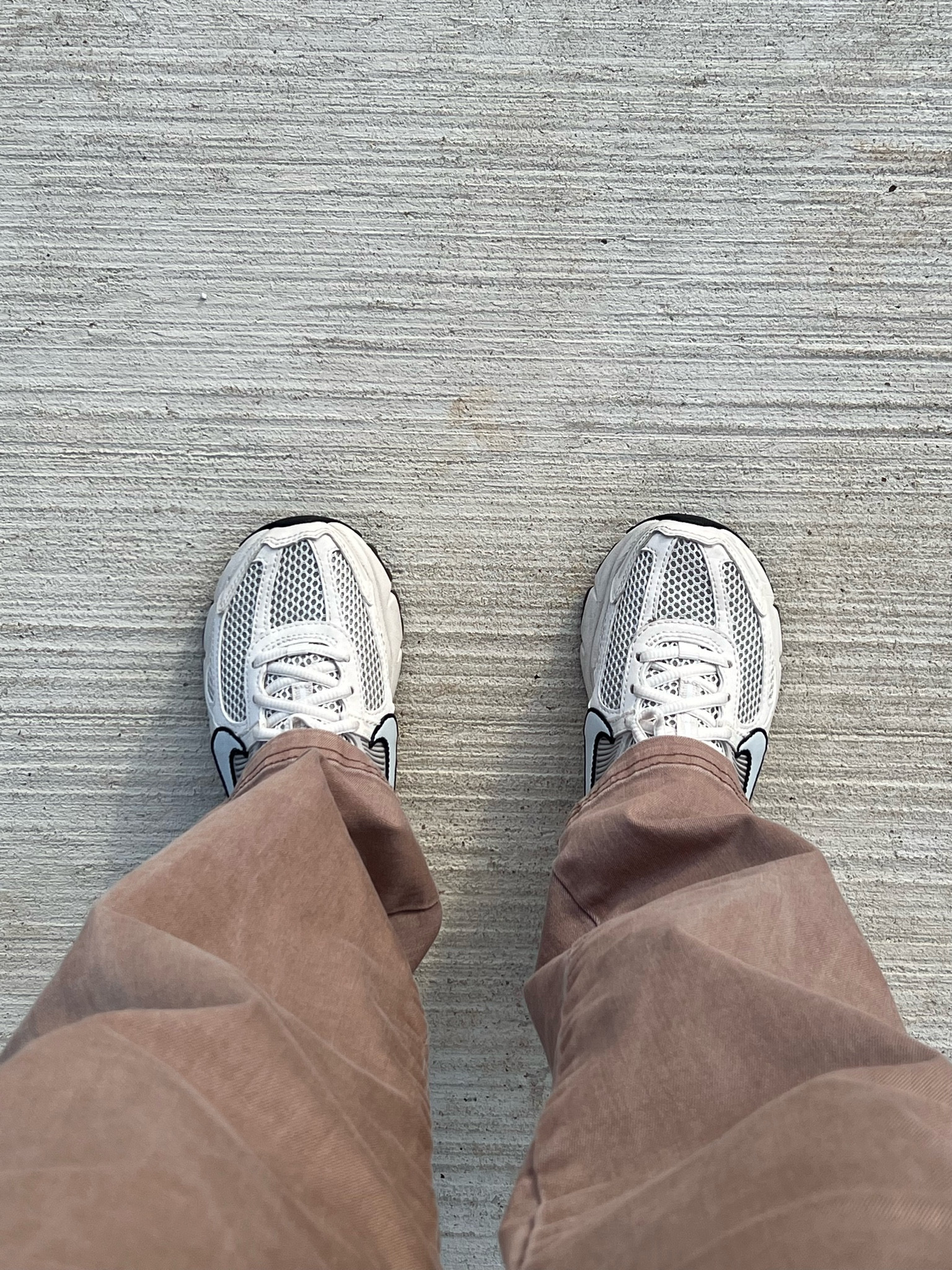 NIKE | NIKE ZOOM VOMERO 5 | CASUAL SHOES |  NIKE VOMERO | NIKE VOMERO PHANTOM  | METALLIC PLATINUM | LIGHT ORE | BAROQUE BROWN | 2000s RUNNING SHOES | RUNNING SHOES 

#LTKShoeCrush #LTKFitness #LTKU