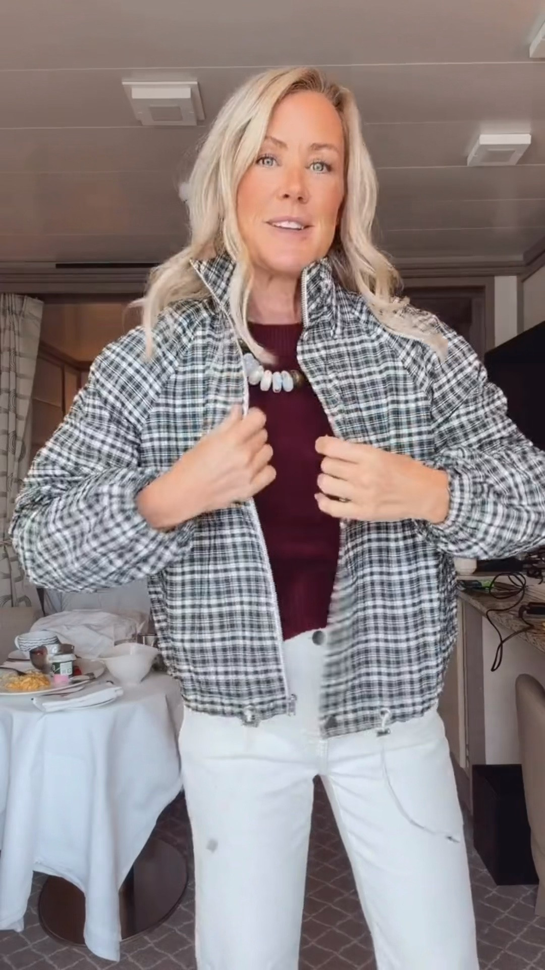Another easy daytime #OOTD!

Sweater: small
Jeans: 25
Jacket: xs