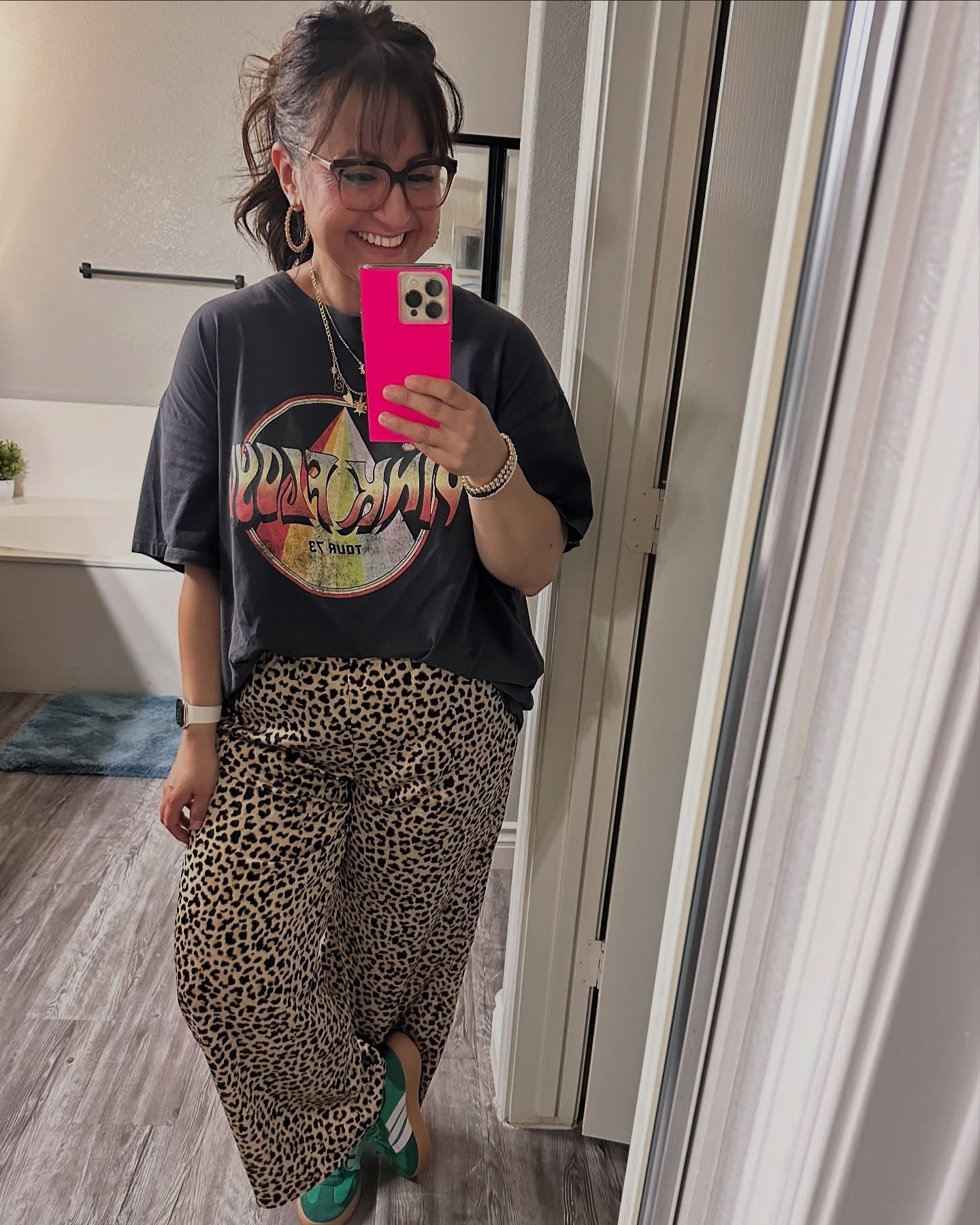 Comfy with a chance of leopard.

#leopardprintvibe #graphictee #sneakers