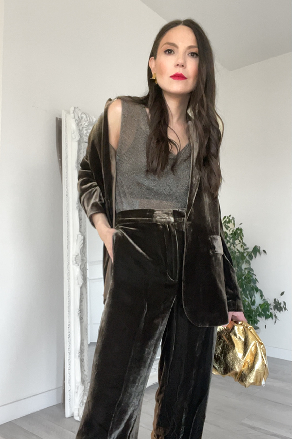 There is nothing like a velvet suit 👌🏼

Velvet blazer
Velvet pants
Bronze velvet suit
Christmas outfit 
Holiday outfit
New years outfit
Nye outfit
Gold bag
Gold clutch

#LTKunder100 #LTKstyletip #LTKHoliday