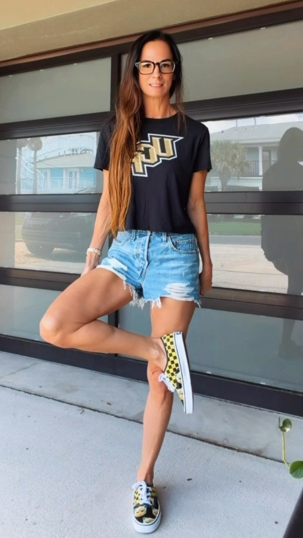 Today’s grocery-store uniform: UCF tee, cutoffs and black-and-gold kicks—because apparently even the snack run requires team spirit. 🖤💛

Heading out to stock the house for our football party, and yes… I absolutely coordinated my grocery-shopping outfit with the home team. It’s called commitment. 😂🏈

GO KNIGHTS! ⚔️ Who are you cheering for today?

#LTKootd #LTKdayinmylife #LTKgrwm