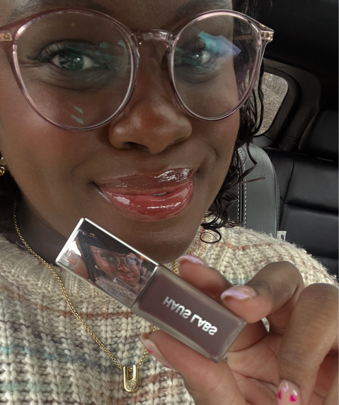 Super easy makeup look today featuring the new One Size Blush in “Gworly Pop”and the new Haus Labs PhD Gloss in “Fig”. 
•
•
•
•
•
•
#darkskinmakeup #hauslabs #sephora #blackgirlmakeup 

#LTKfindsunder50 #LTKbeauty #LTKfindsunder100