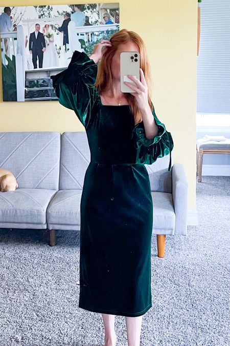 Sale alert: holiday dress 🚨😍 Gorgeous comfortable velvet green dress ON SALE, fits tts, wearing size XXS

Church dress, dresses for church, modest dress, ivy city, floral dress, petite dresses, petite hourglass, Christmas dress, holiday party, velvet dresses

💕Follow for more daily deals, cleaning + organization, and petite style inspiration 💕