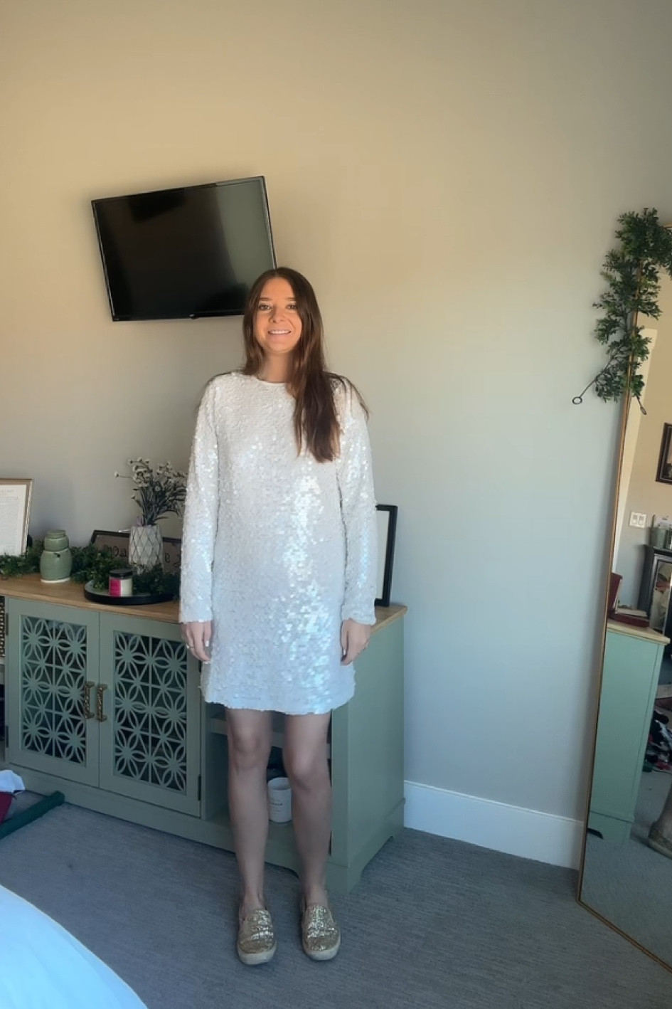 New years dresss

#LTKFindsUnder100 #LTKParties #LTKBeauty