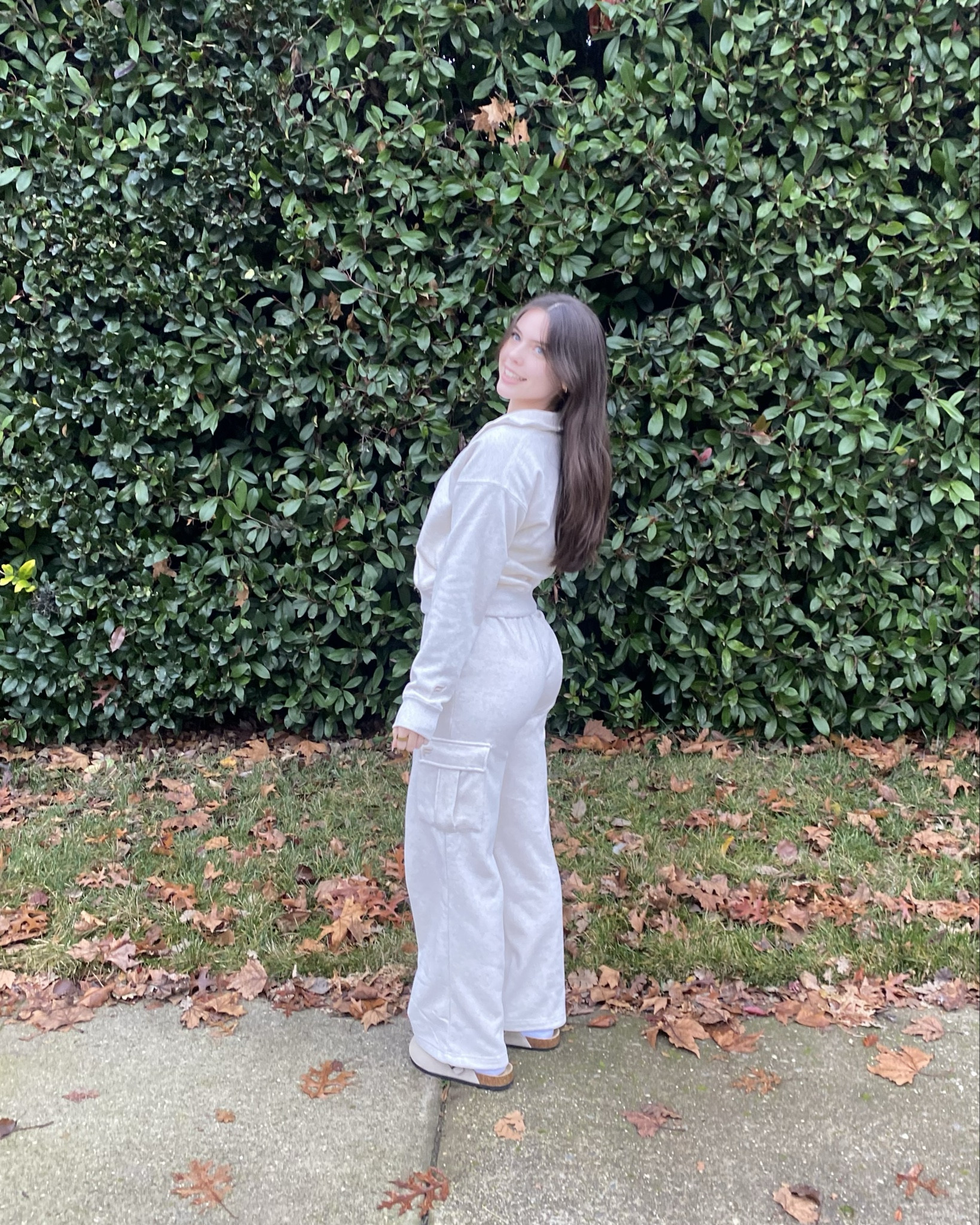 Comfy cozy outfit! Love this matching set!🤍✨

Everything is true to size, wearing a small.

Fabletics / cargo sweatpants / quarter zip sweatshirt / matching sweatpants outfit / aritzia sweatpants dupes / aritzia dupes / comfy outfits / comfortable outfit / Birkenstock clog dupes / amazon clogs / clogs outfit

#LTKFindsUnder50 #LTKFindsUnder100 #LTKSeasonal