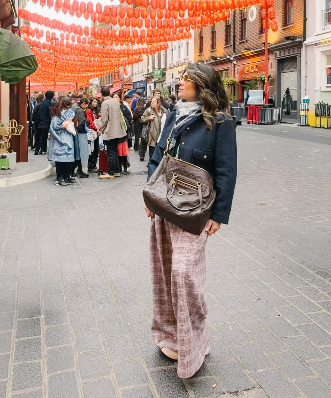 Spring in London = Layering Season. 🇬🇧 This was a favorite look of mine—there's nothing like a perfect pair of wide-leg trousers and a cozy scarf to handle the breeze. I've linked the current versions of this trouser style for you below!
Pants size 4, top and jacket size S