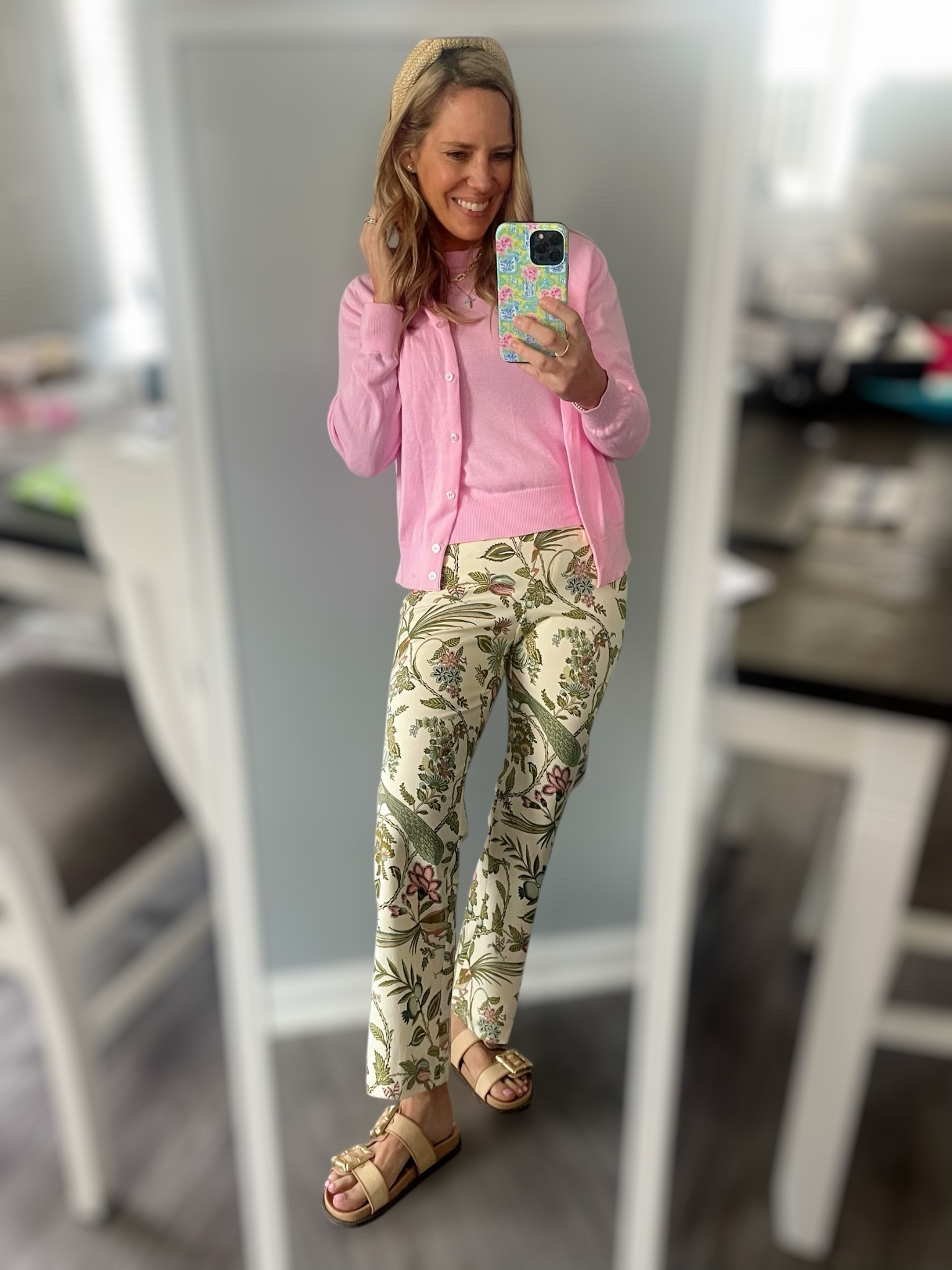 PREPPYREBEL for 10% off Melinda Maria jewelry!
Channeling Southern garden party vibes in these stunning Spartina Maren Pants (wearing size XS) — the botanical print is full of charm with its winding vines, blush florals, and soft green accents. I paired them with a pink knit sweater tank and matching button-up cardigan for a preppy layered look that feels polished yet playful.

Added gold statement sandals and a woven headband, plus my favorite Melinda Maria gold stack for the perfect finishing touch!

Outfit Details:
• Spartina Maren Pants – wearing XS 🌿🌸
• Pink cardigan + matching sweater tank 💗
• Gold statement sandals 👡
• Woven headband
• Melinda Maria jewelry stack — use code PREPPYREBEL for 10% off! ✨


Spartina 449 pants, Maren pants XS, pink cardigan outfit, floral trousers, preppy spring look, Southern garden party outfit, Melinda Maria jewelry discount

🌸🌿💗👡☀️🧺✨💛🍃

#LTKFindsUnder100 #LTKFindsUnder50 #LTKOver40