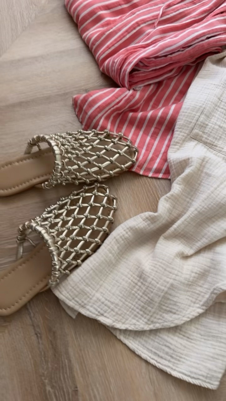 pack with me ✈️
lightweight gauze + linen pieces I wear on repeat- easy sets, breathable, and almost all on sale right now!!✨


Gauze. Summer. Spring style. Linen. Spring outfits. Resort wear. Summer tops.

#LTKSaleAlert #LTKTravel #LTKSwim